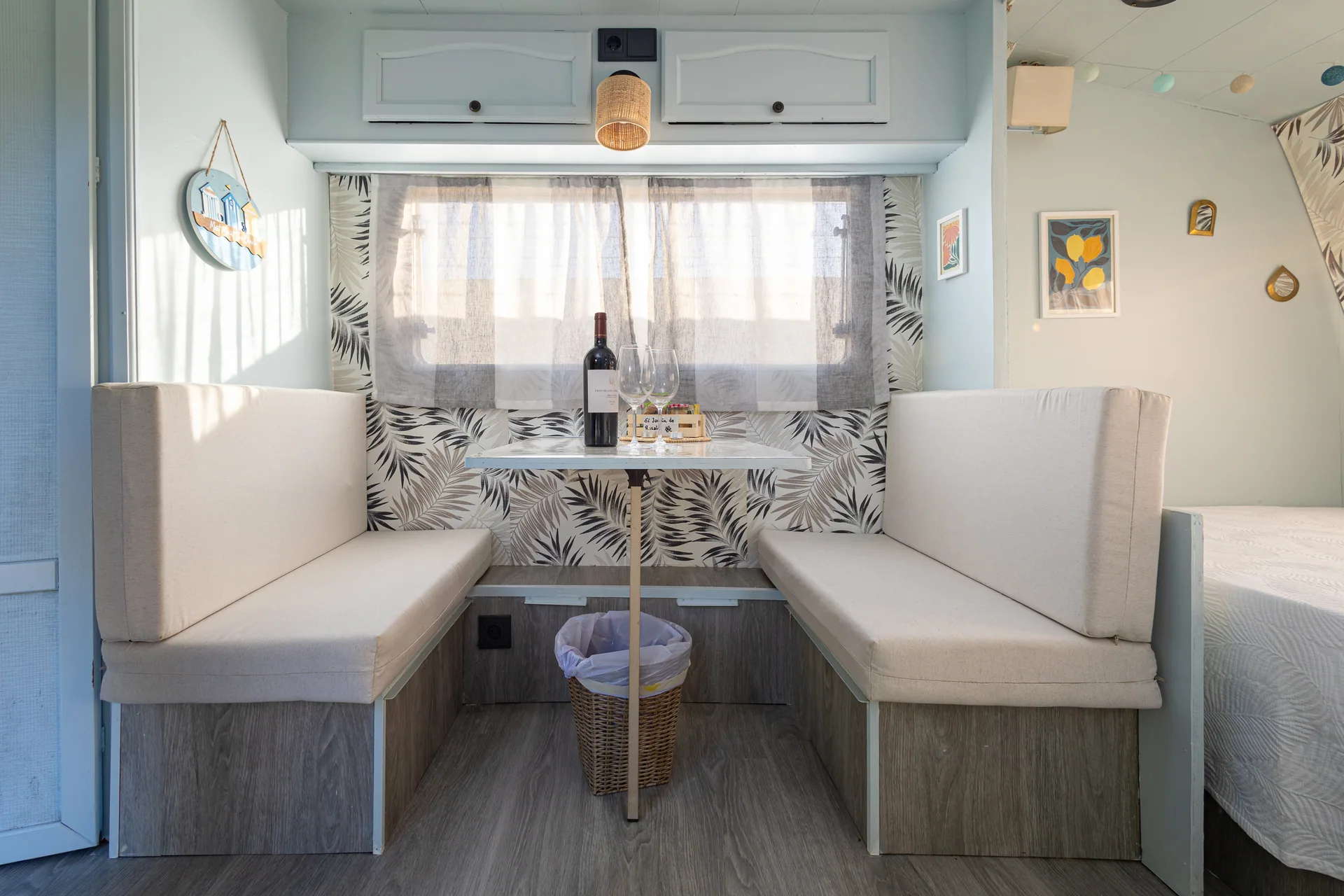 Lemon Spirit — rincón comedor con detalle cítrico